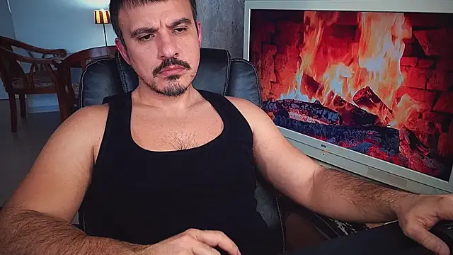 Snapshot of officeman7 chatting on January 14, 1:49 pm officeman7 online show from January 14, 1:49 pm