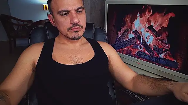 Snapshot of officeman7 chatting on January 15, 3:18 pm officeman7 online show from January 15, 3:18 pm