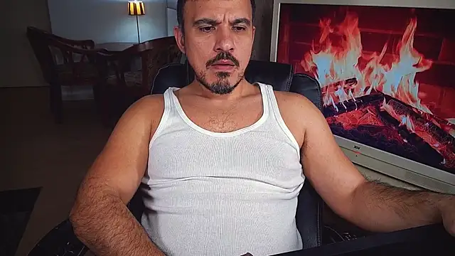 Snapshot of officeman7 chatting on February 8, 5:08 pm officeman7 online show from February 8, 5:08 pm