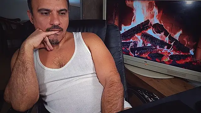 Snapshot of officeman7 chatting on February 15, 8:22 pm officeman7 online show from February 15, 8:22 pm