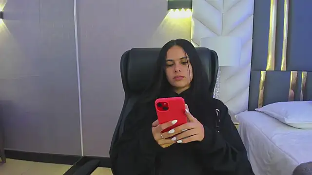 ChloeHarper  online show from February 13, 11:28 am