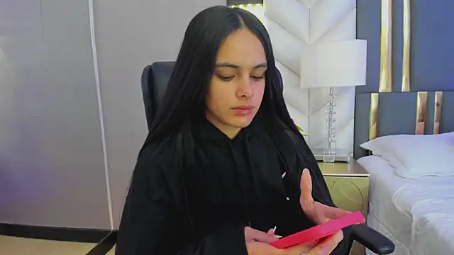 ChloeHarper  online show from March 31, 11:43 am