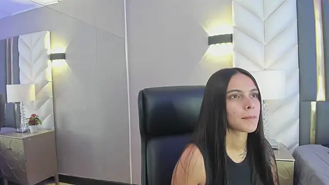 Snapshot of ChloeHarper_ chatting on April 19, 2:05 pm ChloeHarper online show from April 19, 2:05 pm