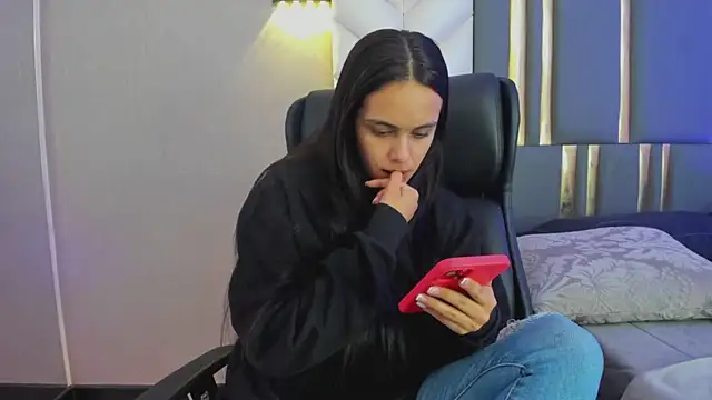 Snapshot of ChloeHarper_ chatting on April 24, 11:56 am ChloeHarper online show from April 24, 11:56 am