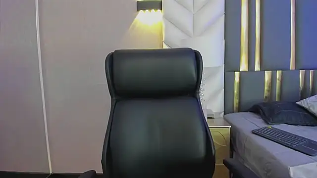 Snapshot of ChloeHarper_ chatting on April 25, 1:41 pm ChloeHarper online show from April 25, 1:41 pm