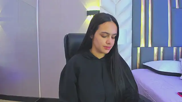 Snapshot of ChloeHarper_ chatting on May 9, 11:48 am ChloeHarper online show from May 9, 11:48 am