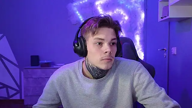 DENIS HERE online show from December 8, 6:50 pm