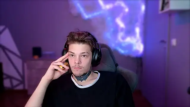 DENIS HERE online show from December 15, 1:22 pm