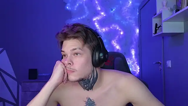 DENIS HERE online show from December 15, 7:31 pm