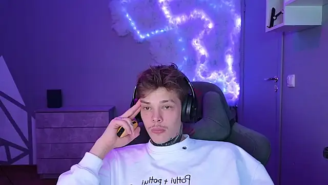 DENIS HERE online show from December 16, 8:48 pm