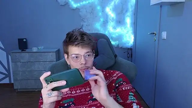 DENIS HERE online show from December 31, 6:13 pm