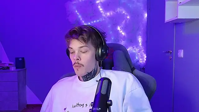 DENIS HERE online show from January 24, 1:45 am