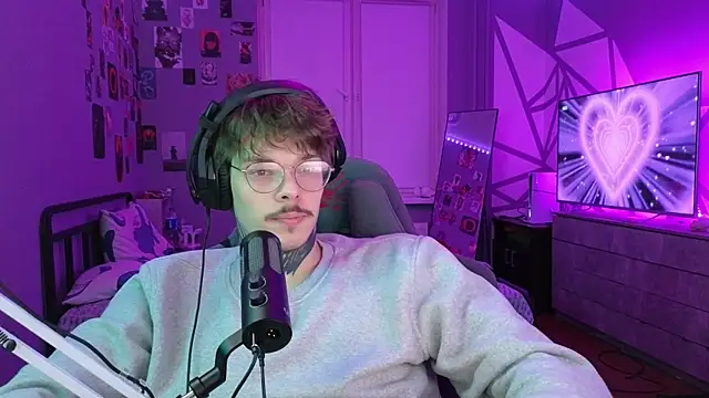 DENIS HERE online show from February 11, 8:10 pm