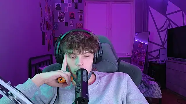 DENIS HERE online show from February 12, 8:50 pm