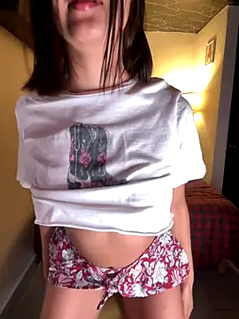 Snapshot of FoxyMx chatting on November 2, 4:15 am FoxyMx online show from November 2, 4:15 am