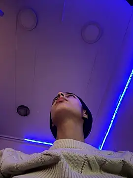 cristel 17 online show from December 4, 1:42 pm