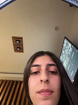 Snapshot of cristel_17 chatting on March 4, 7:58 am cristel 17 online show from March 4, 7:58 am