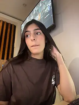 Snapshot of cristel_17 chatting on March 5, 6:31 am cristel 17 online show from March 5, 6:31 am