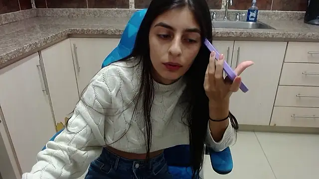 Snapshot of cristel_17 chatting on March 10, 1:49 pm cristel 17 online show from March 10, 1:49 pm