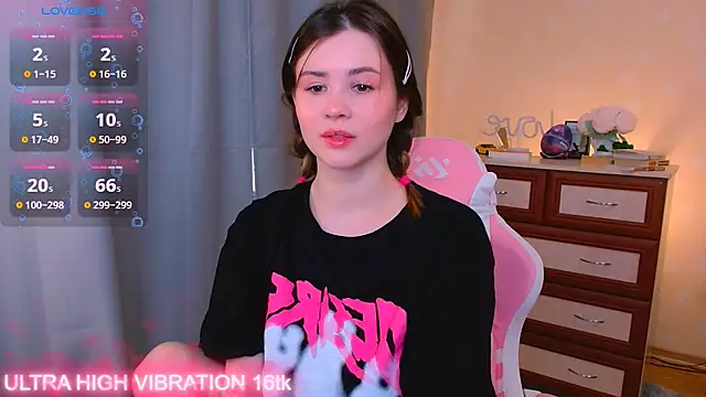 cutie mili online show from October 19, 7:09 am