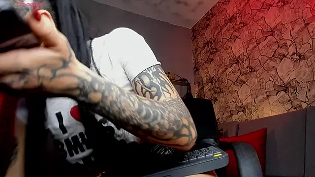 Snapshot of irregular_fetish_ chatting on December 4, 11:24 pm irregular fetish online show from December 4, 11:24 pm