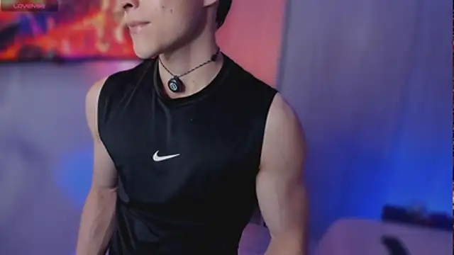 Snapshot of thomklein chatting on June 23, 8:07 pm thomklein online show from June 23, 8:07 pm