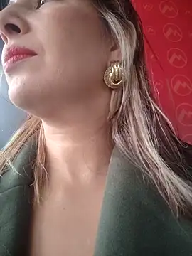 scarlett moore online show from April 24, 5:37 pm