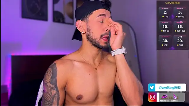 Snapshot of AxelKing1326 chatting on November 8, 9:24 pm AxelKing1326 online show from November 8, 9:24 pm