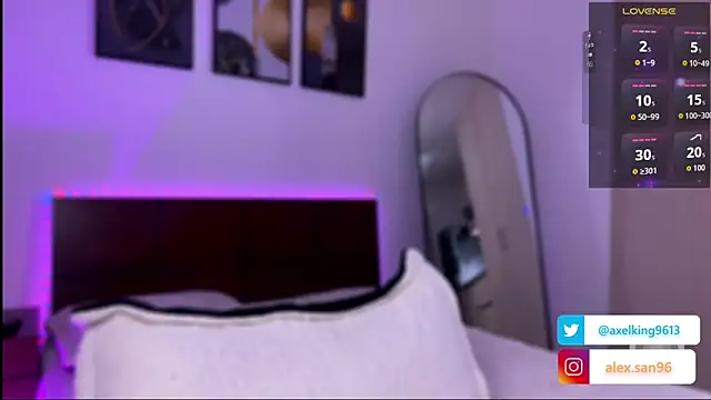 Snapshot of AxelKing1326 chatting on November 12, 9:36 pm AxelKing1326 online show from November 12, 9:36 pm