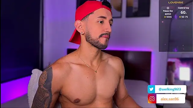 Snapshot of AxelKing1326 chatting on November 25, 9:26 pm AxelKing1326 online show from November 25, 9:26 pm