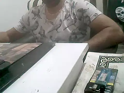 Snapshot of MezaRDanOnLineee chatting on March 1, 10:42 pm MezaRDanOnLineee online show from March 1, 10:42 pm