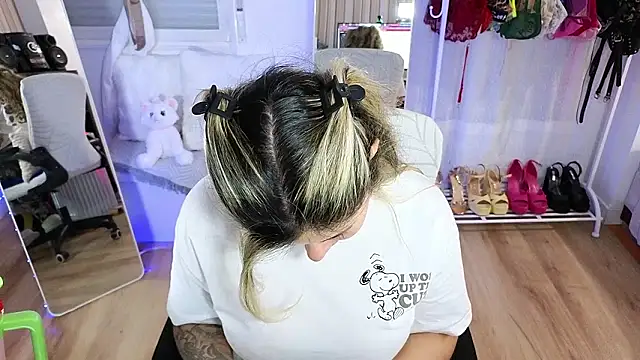 Snapshot of Tawny_cox chatting on February 6, 9:45 am Tawny cox online show from February 6, 9:45 am