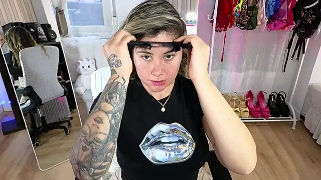 Snapshot of Tawny_cox chatting on February 12, 11:38 am Tawny cox online show from February 12, 11:38 am