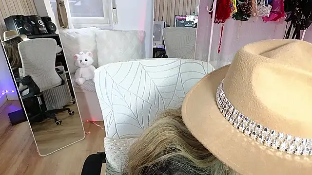 Snapshot of Tawny_cox chatting on February 21, 8:59 am Tawny cox online show from February 21, 8:59 am