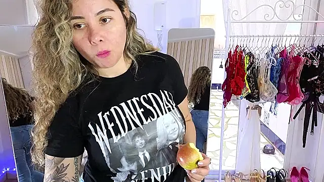 Snapshot of Tawny_cox chatting on March 17, 9:12 am Tawny cox online show from March 17, 9:12 am