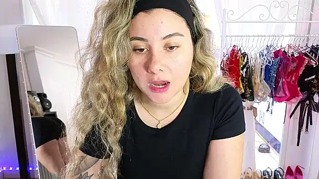 Snapshot of Tawny_cox chatting on March 25, 9:26 am Tawny cox online show from March 25, 9:26 am