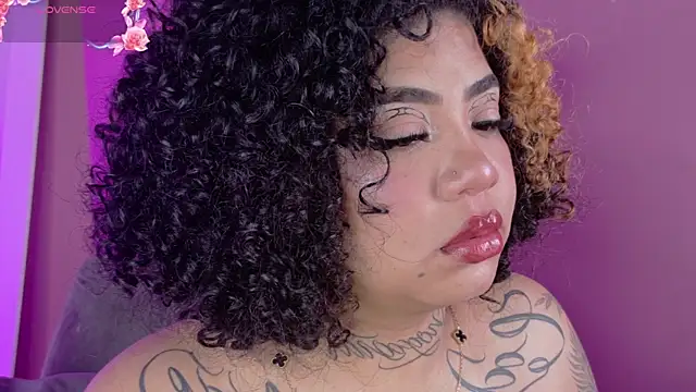 foxxy-lov3 online show from May 11, 2:12 pm