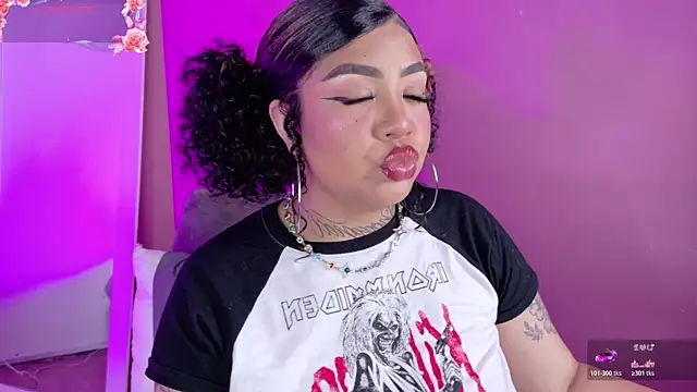foxxy-lov3 online show from May 19, 4:13 pm