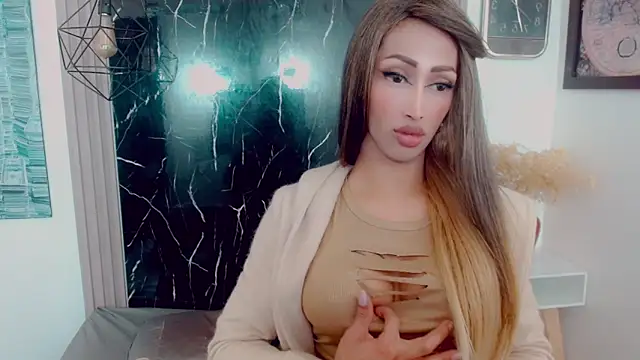 Snapshot of hilary_rodriguez chatting on June 9, 6:41 pm hilary rodriguez online show from June 9, 6:41 pm