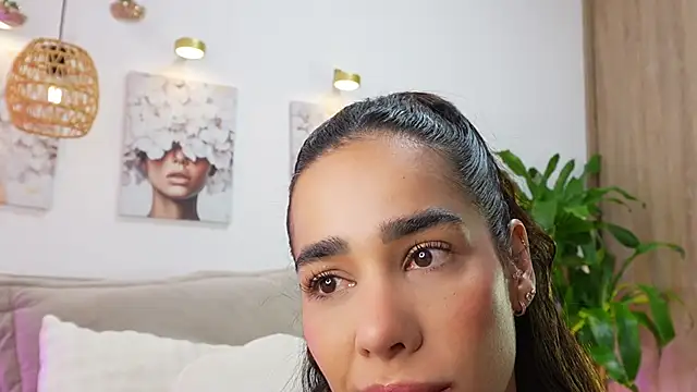 Snapshot of katie_cruz chatting on June 24, 11:09 am katie cruz online show from June 24, 11:09 am