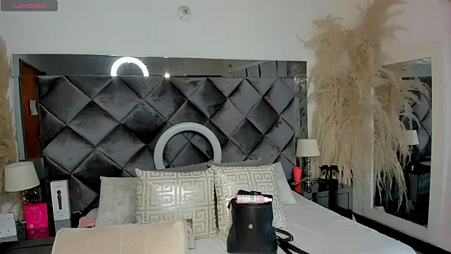 Snapshot of sofhiaa_adaams chatting on October 27, 10:36 pm sofhiaa adaams online show from October 27, 10:36 pm