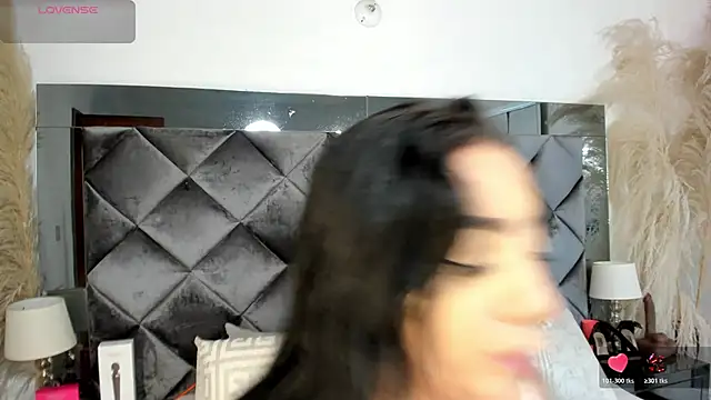 Snapshot of sofhiaa_adaams chatting on October 29, 11:06 pm sofhiaa adaams online show from October 29, 11:06 pm