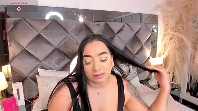 Snapshot of sofhiaa_adaams chatting on November 18, 9:30 pm sofhiaa adaams online show from November 18, 9:30 pm