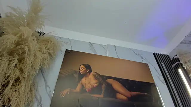 Snapshot of sofhiaa_adaams chatting on December 2, 10:05 pm sofhiaa adaams online show from December 2, 10:05 pm