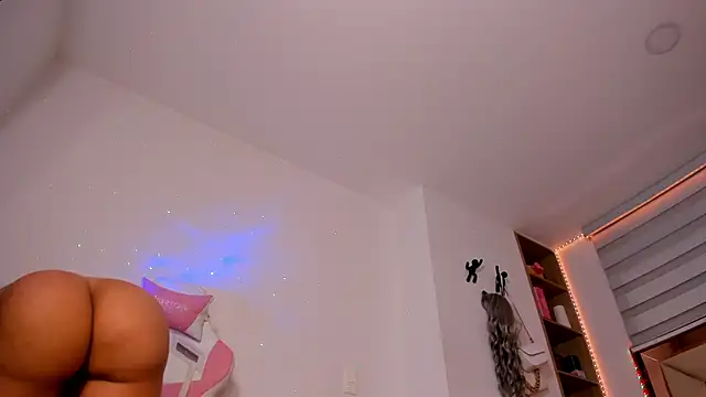 andreafernandz online show from May 23, 3:12 am