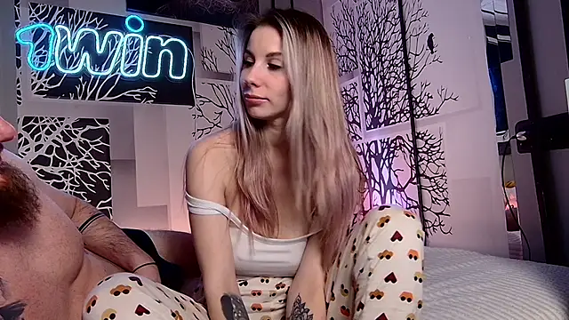 niki7377 online show from March 15, 4:32 pm