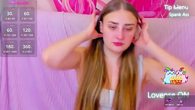 Snapshot of MilliStrii chatting on February 10, 1:03 am MilliStrii online show from February 10, 1:03 am