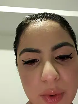 Lia Hurley online show from March 5, 6:12 pm