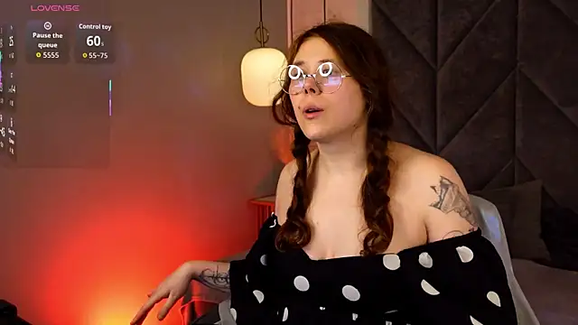 SophiePure online show from January 16, 8:35 pm