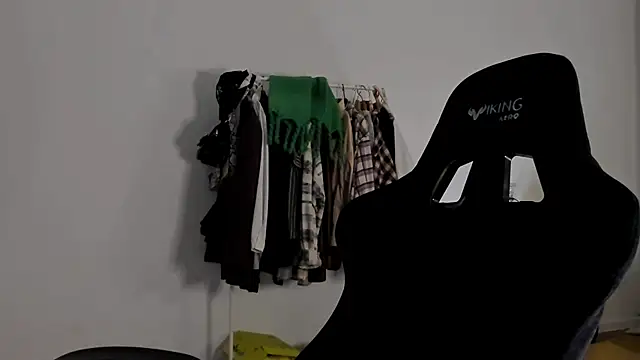 emmamurrr online show from December 22, 7:52 pm